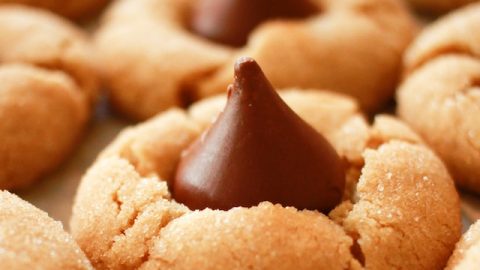 No-Bake Peanut Butter Kiss Cookies