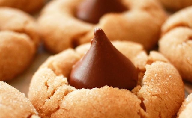 No-Bake Peanut Butter Kiss Cookies