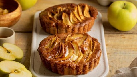 Cinnamon Apple Cake