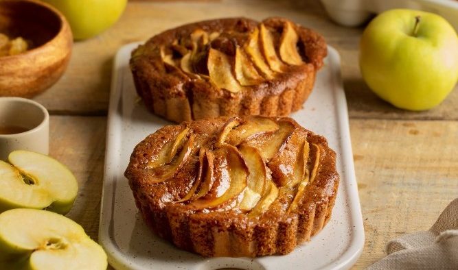 Cinnamon Apple Cake