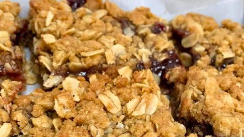 Raspberry Oatmeal Crumble Bars