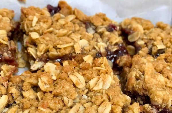 Raspberry Oatmeal Crumble Bars